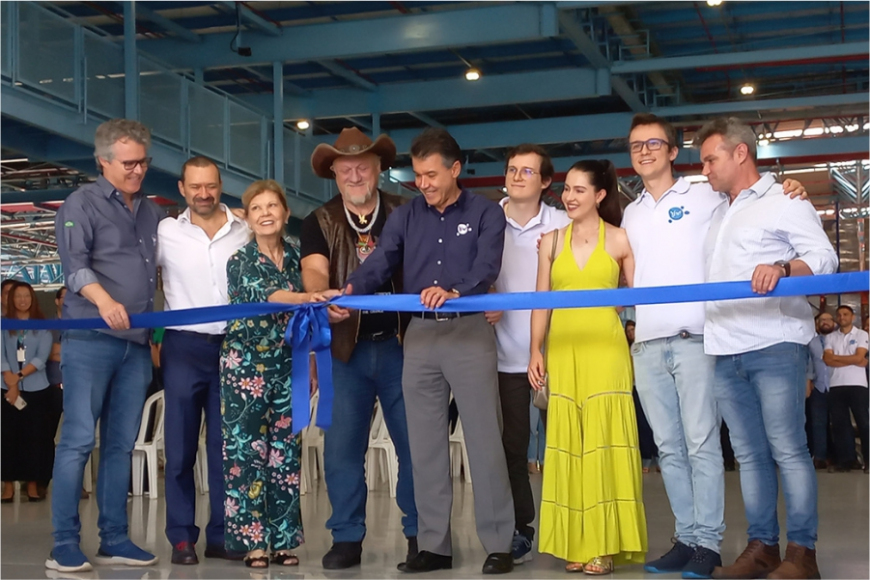 A fianco di Ypê durante l'inaugurazione del loro nuovo centro di distribuzione 4.0