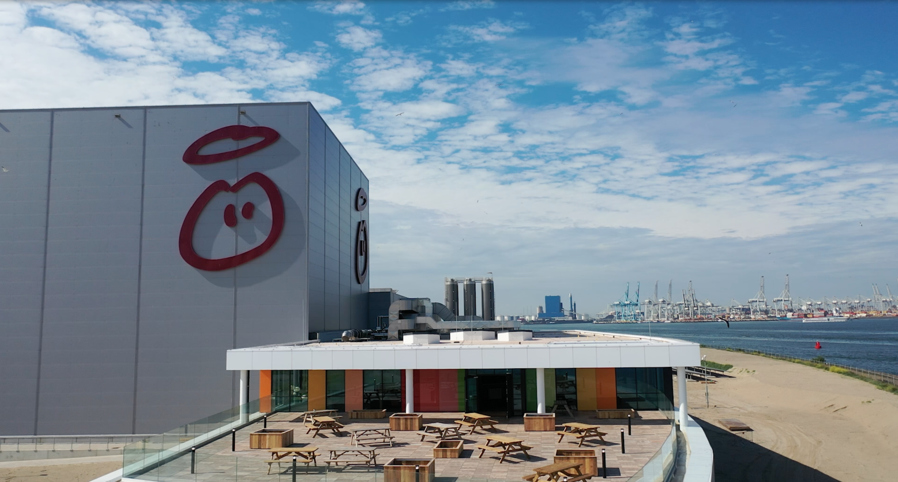 Innocent's Blender: the safe and sustainable smart factory